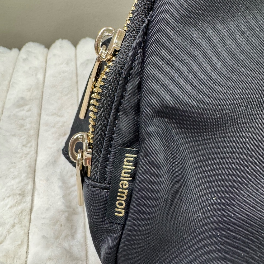 Retired Lululemon Everywhere Belt Bag Large 2L w/ Gold Hardware - Picture 5 of 10